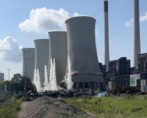 Sprengung Kühlturm Kühlturm-Sprengung im Gelsenkirchener Norden