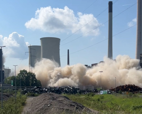 Sprengung Kühlturm Kühlturm-Sprengung im Gelsenkirchener Norden
